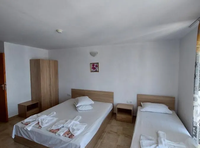 West Слънчев бряг