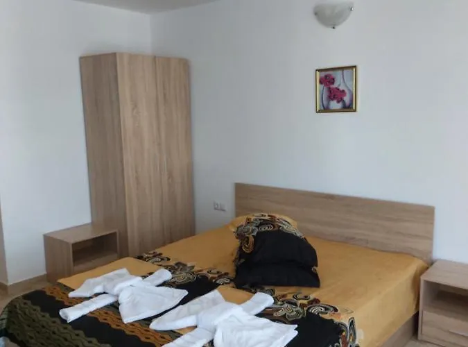 Къща за гости West 3*