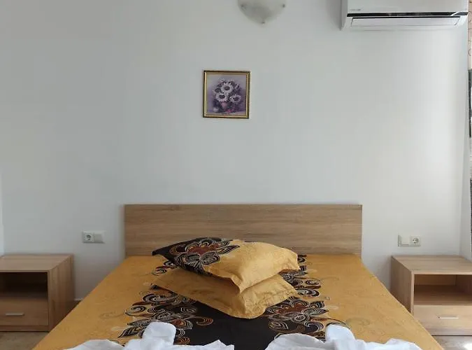 Къща за гости West