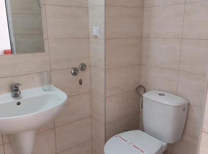 Къща за гости West