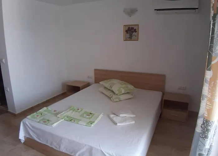 Къща за гости West