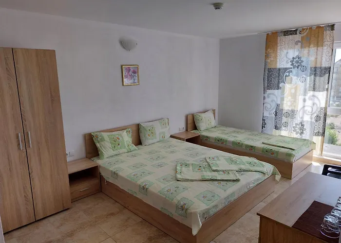 West Слънчев бряг